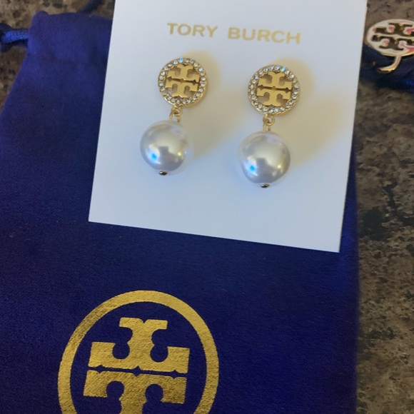 NEW Crystal Pearl logo drop earrings - Picture 5 of 5